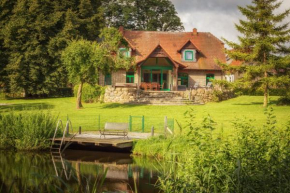 J1 Idyllisches Ferienhaus mit Seeblick, Weitendorf